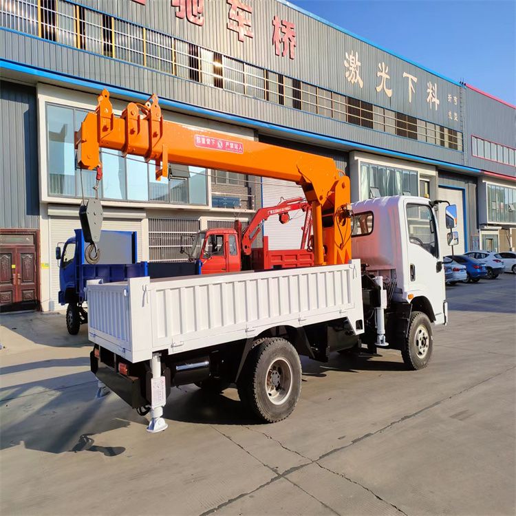 吐鲁番市三轮随车吊定制 农用改装机自备吊中瑞长期出售